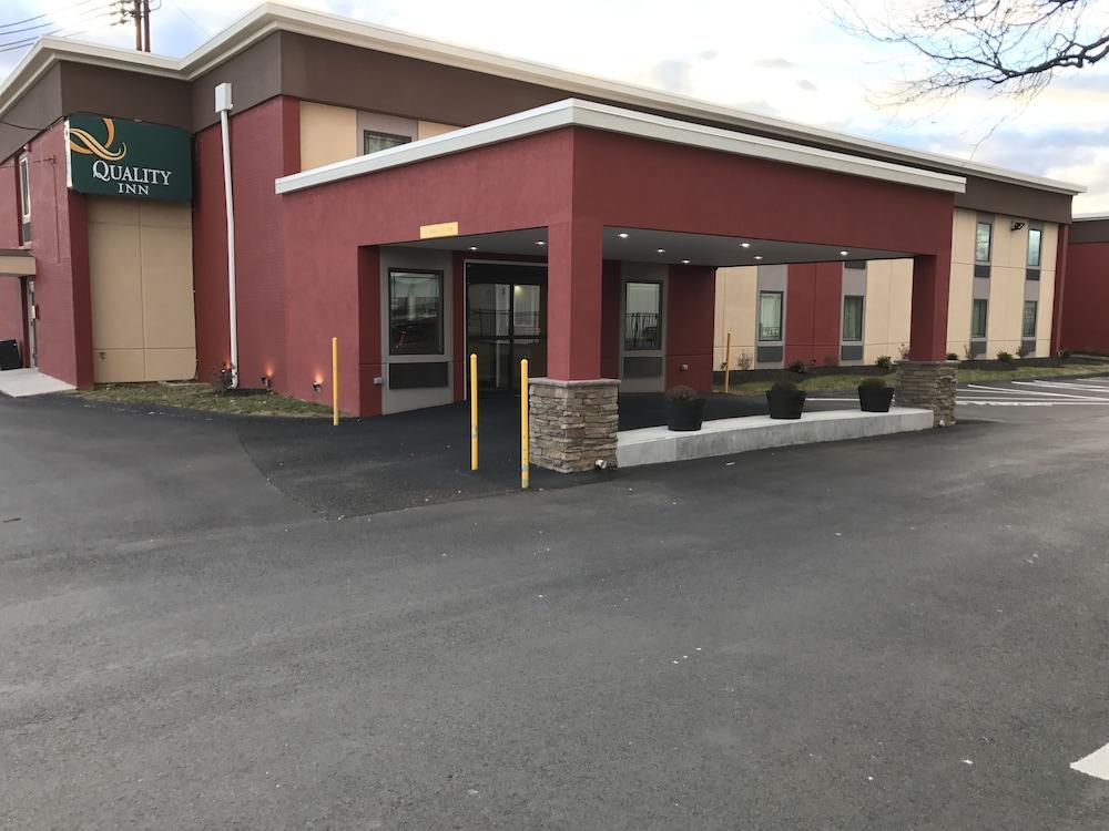 Quality Inn Near Pimlico Racetrack Baltimore Exterior photo