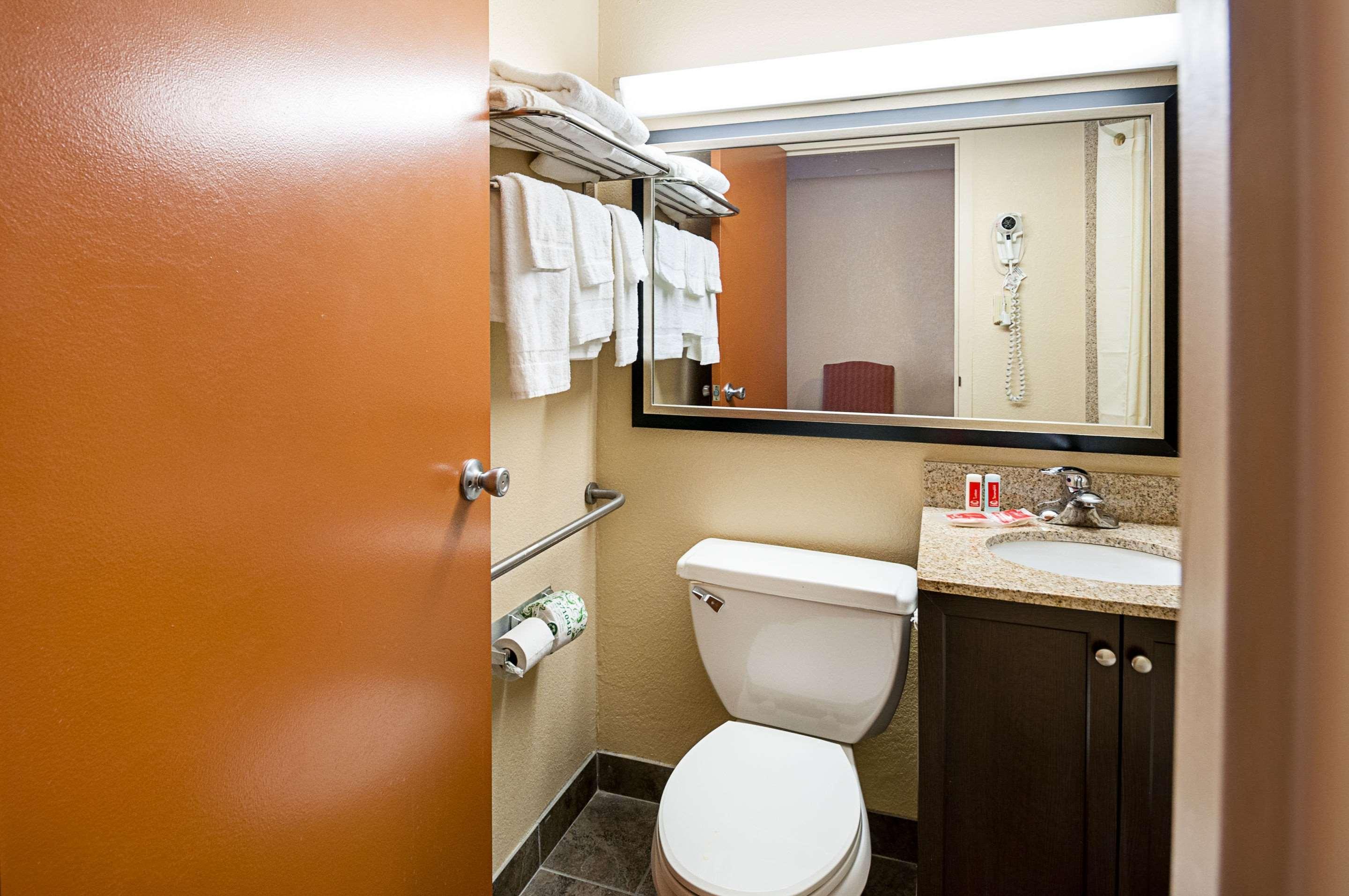 Quality Inn Near Pimlico Racetrack Baltimore Exterior photo