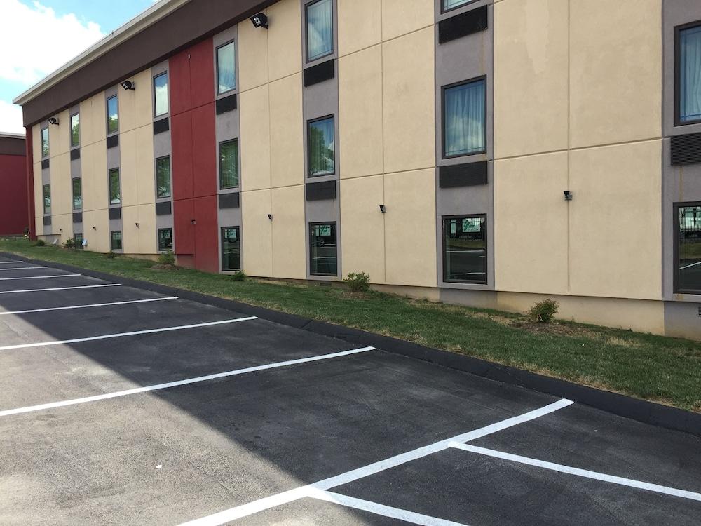 Quality Inn Near Pimlico Racetrack Baltimore Exterior photo